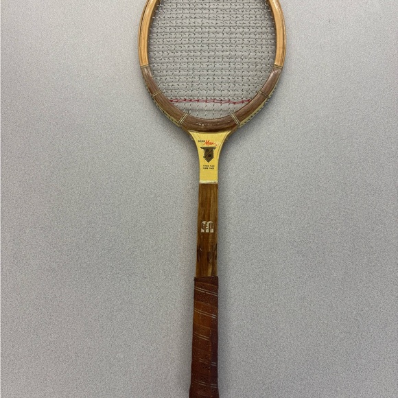 Vintage Wilson Doris Massey Signature Wooden Tennis Racket - Picture 5 of 11
